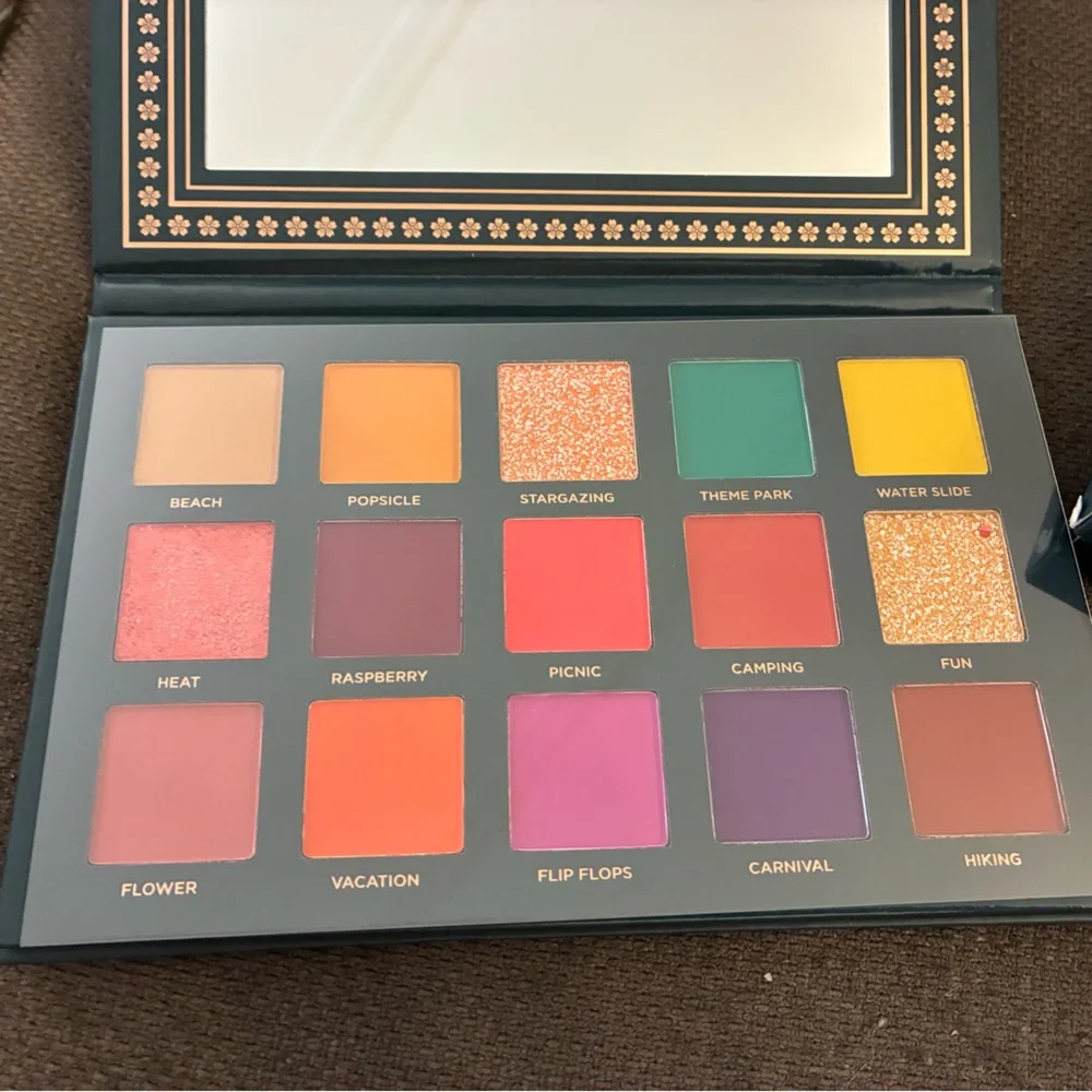 Ace Beauté Nostalgia Eyeshadow Palette. Brand new in box. Fun colours! - Picture 2 of 5